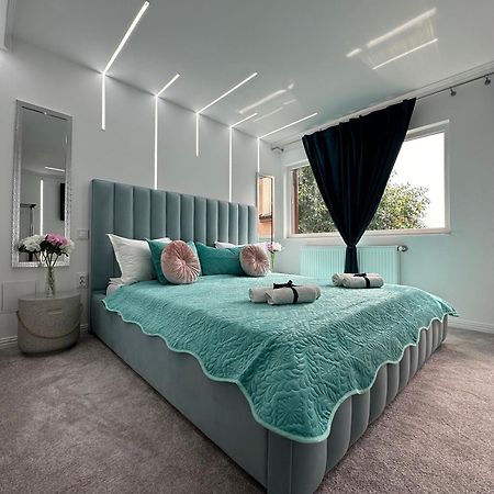 Elegant Escape Central Studio Craiova Luaran gambar