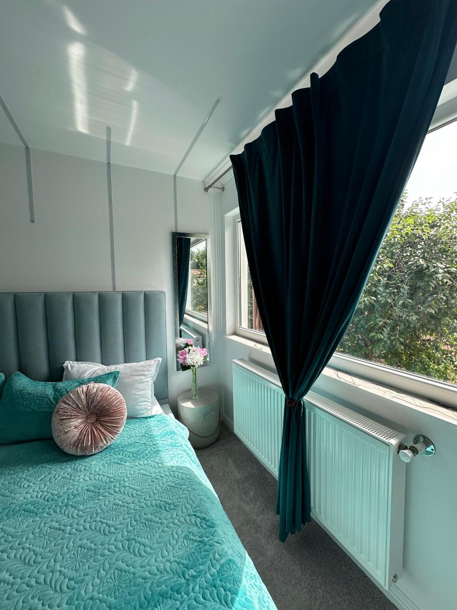 Elegant Escape Central Studio Craiova Luaran gambar