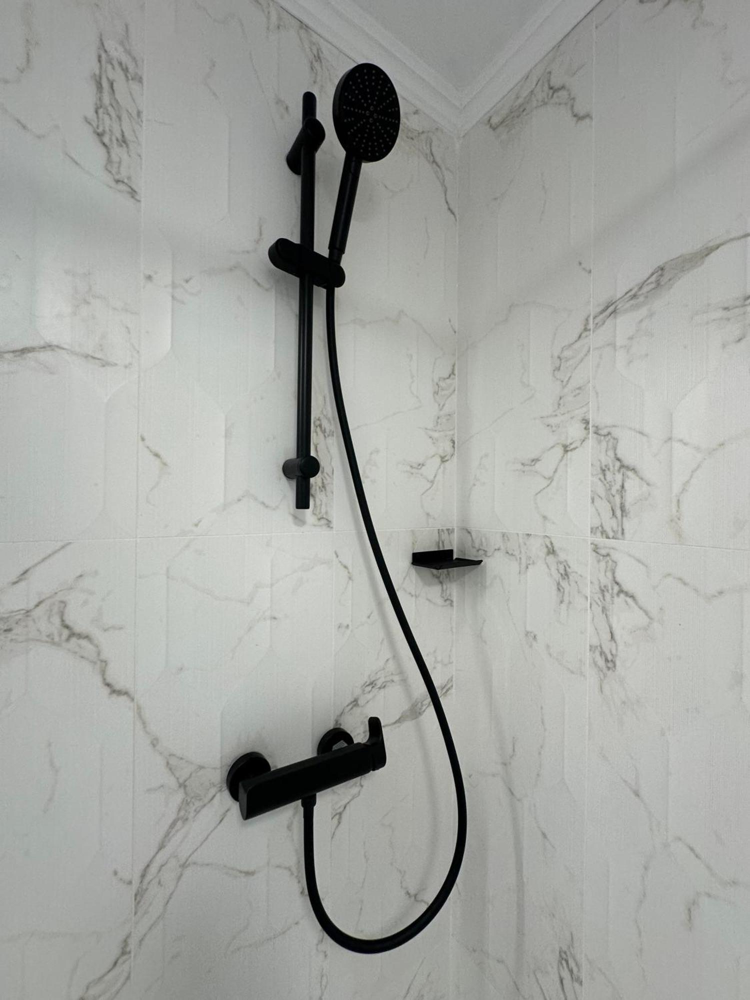 Elegant Escape Central Studio Craiova Luaran gambar