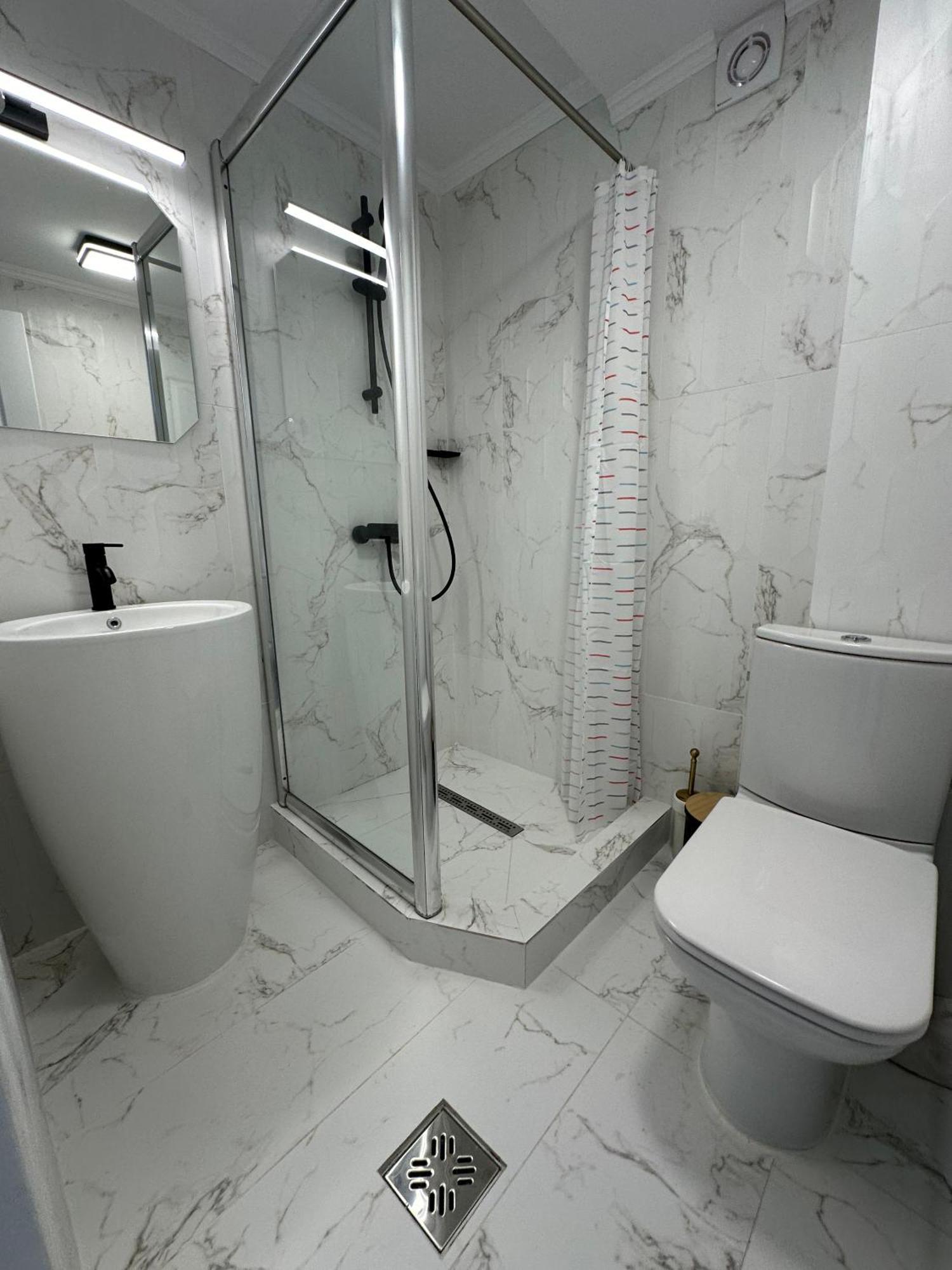 Elegant Escape Central Studio Craiova Luaran gambar