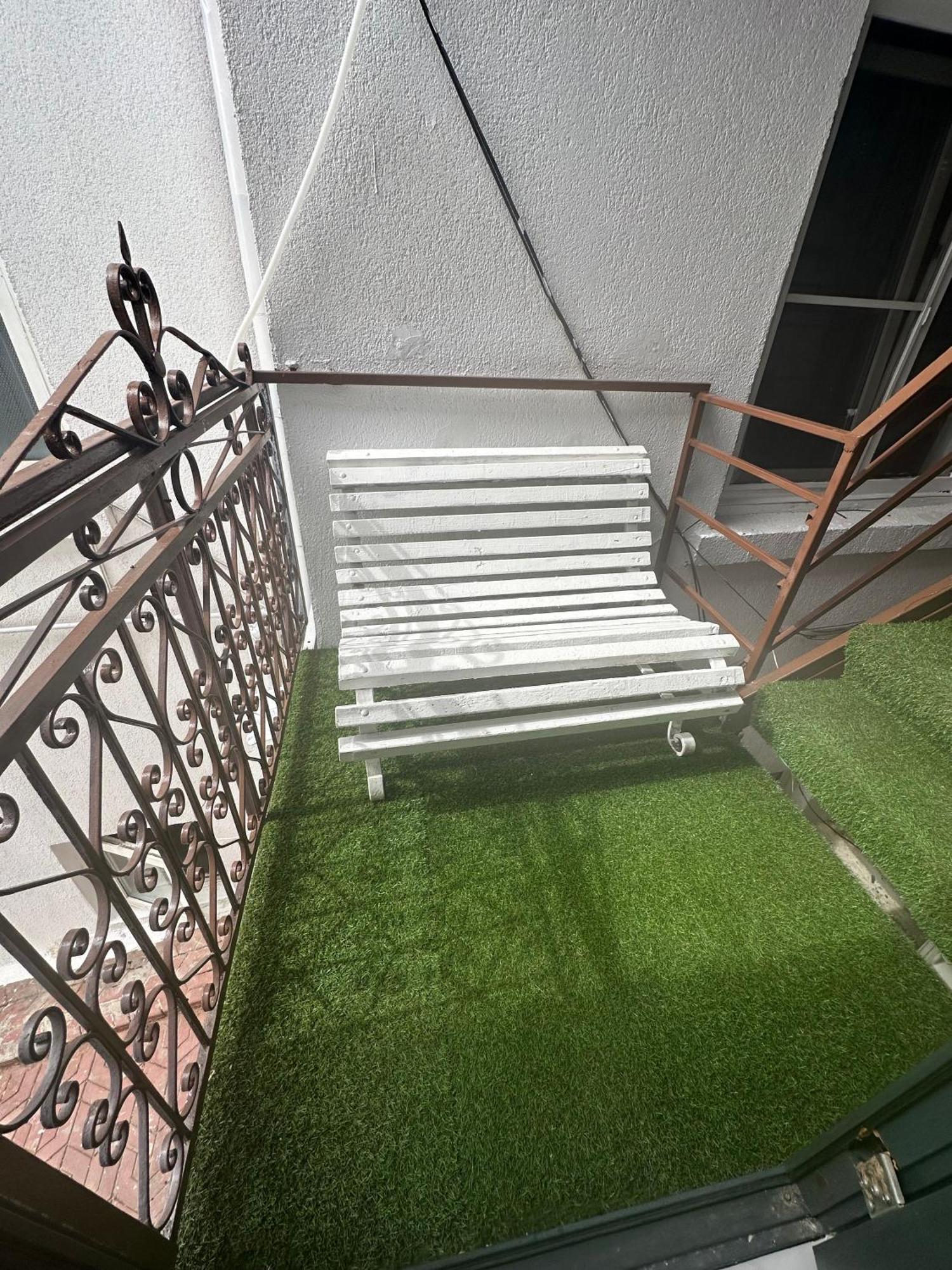 Elegant Escape Central Studio Craiova Luaran gambar