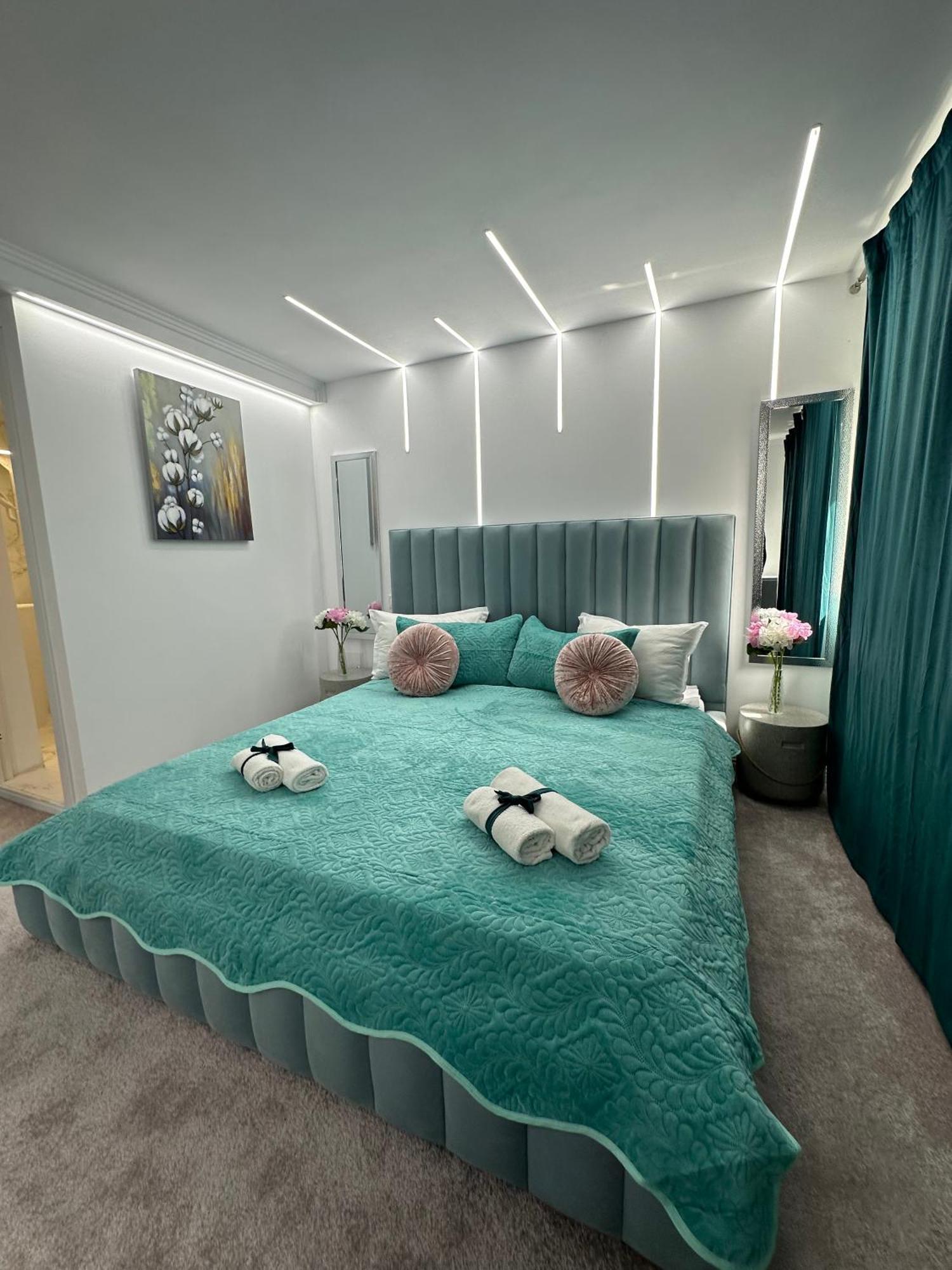 Elegant Escape Central Studio Craiova Luaran gambar