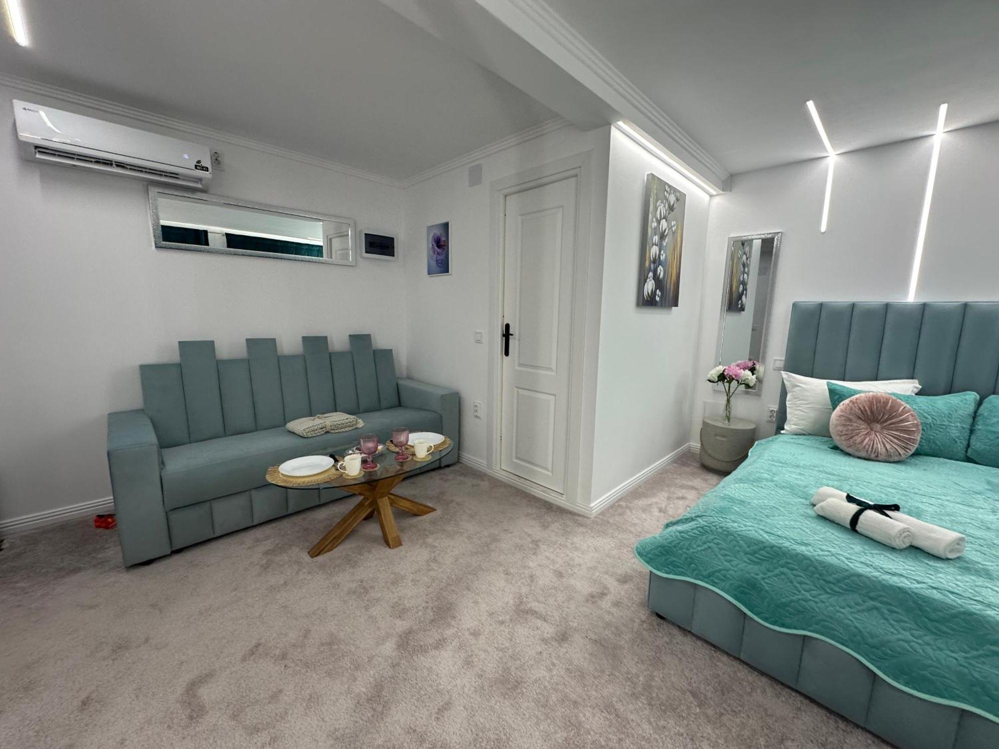 Elegant Escape Central Studio Craiova Luaran gambar